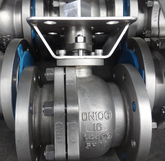 API 2 PC WCB Flanged Ball Valve